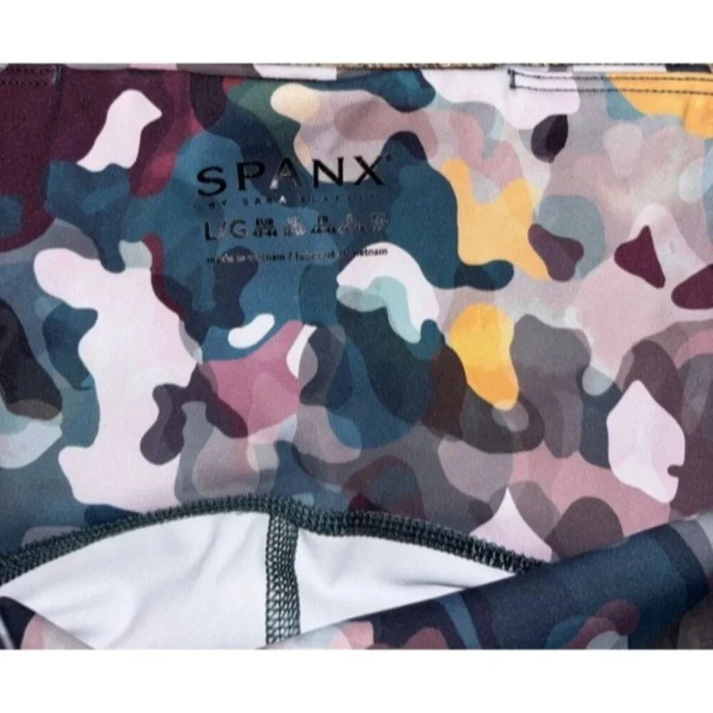 Spanx Women's Size Large Booty Boost Active Leggings Camo Ruby Print 7/8 Length - Picture 7 of 7